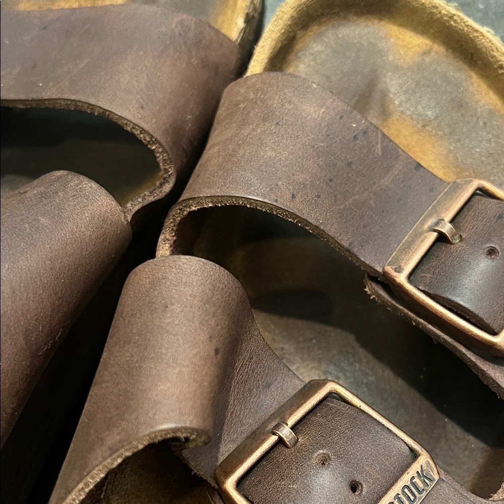 Birkenstock Arizona Oiled Leather Brown Sandals - Picture 11 of 13
